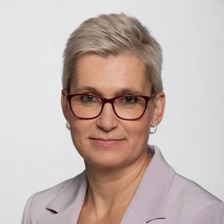 Dr. Gonda Andrea